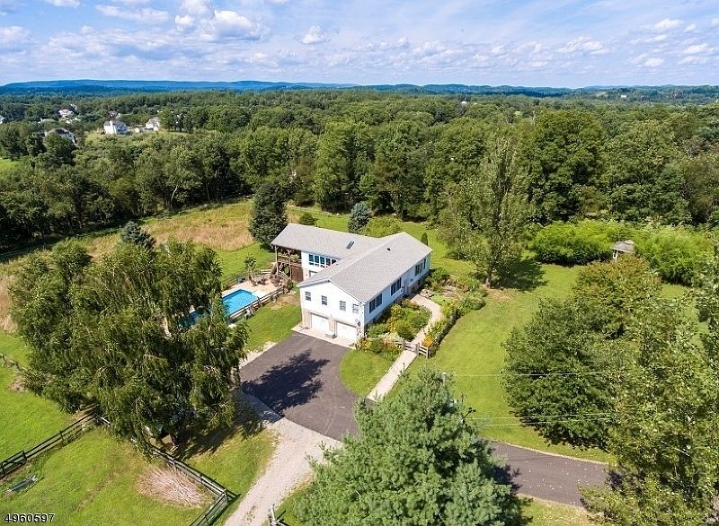 1st image of 31 Pierce Rd