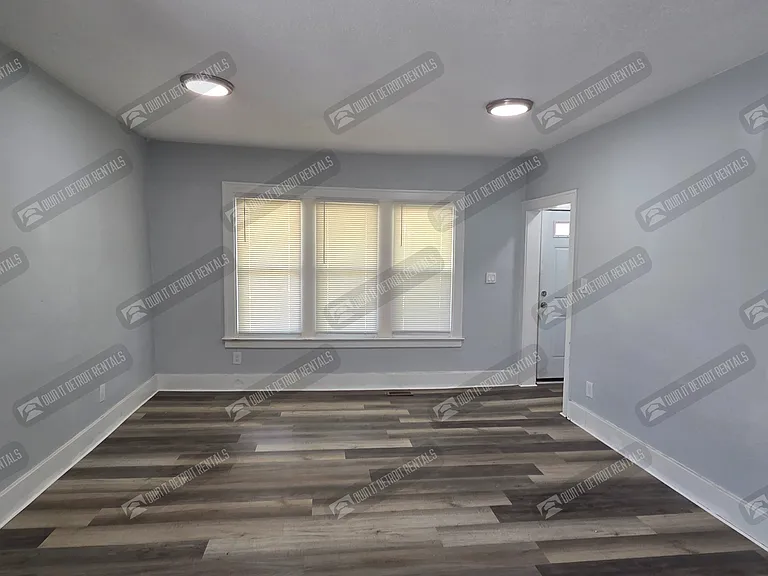 4188 Buckingham Ave — Photo 5