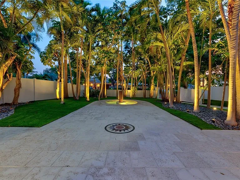 1800 SE Admirals Way — Photo 4