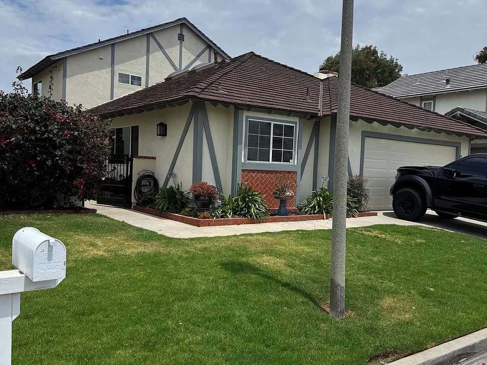 1232 Saint Helene Ct