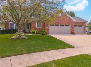 25 Brunton Ct, Bloomington, IL 61704