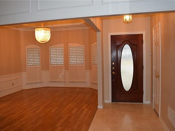 2nd image of 715 Oriole Ln