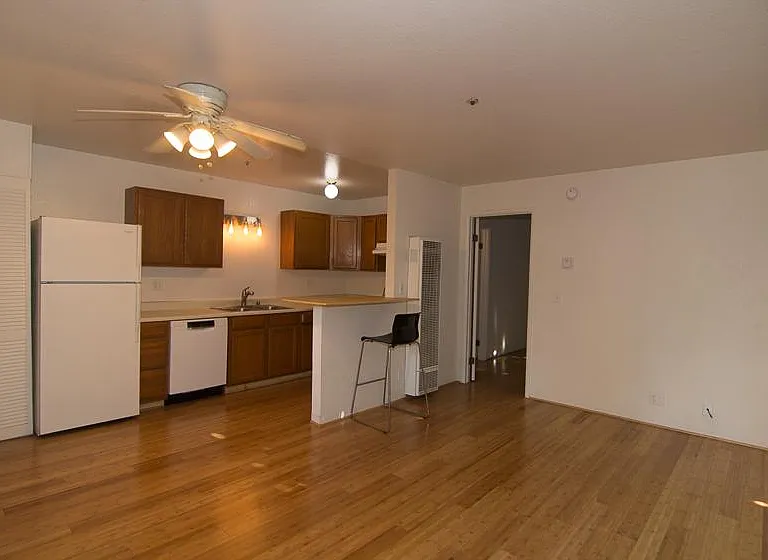 1215 Cacique St #D — Photo 4