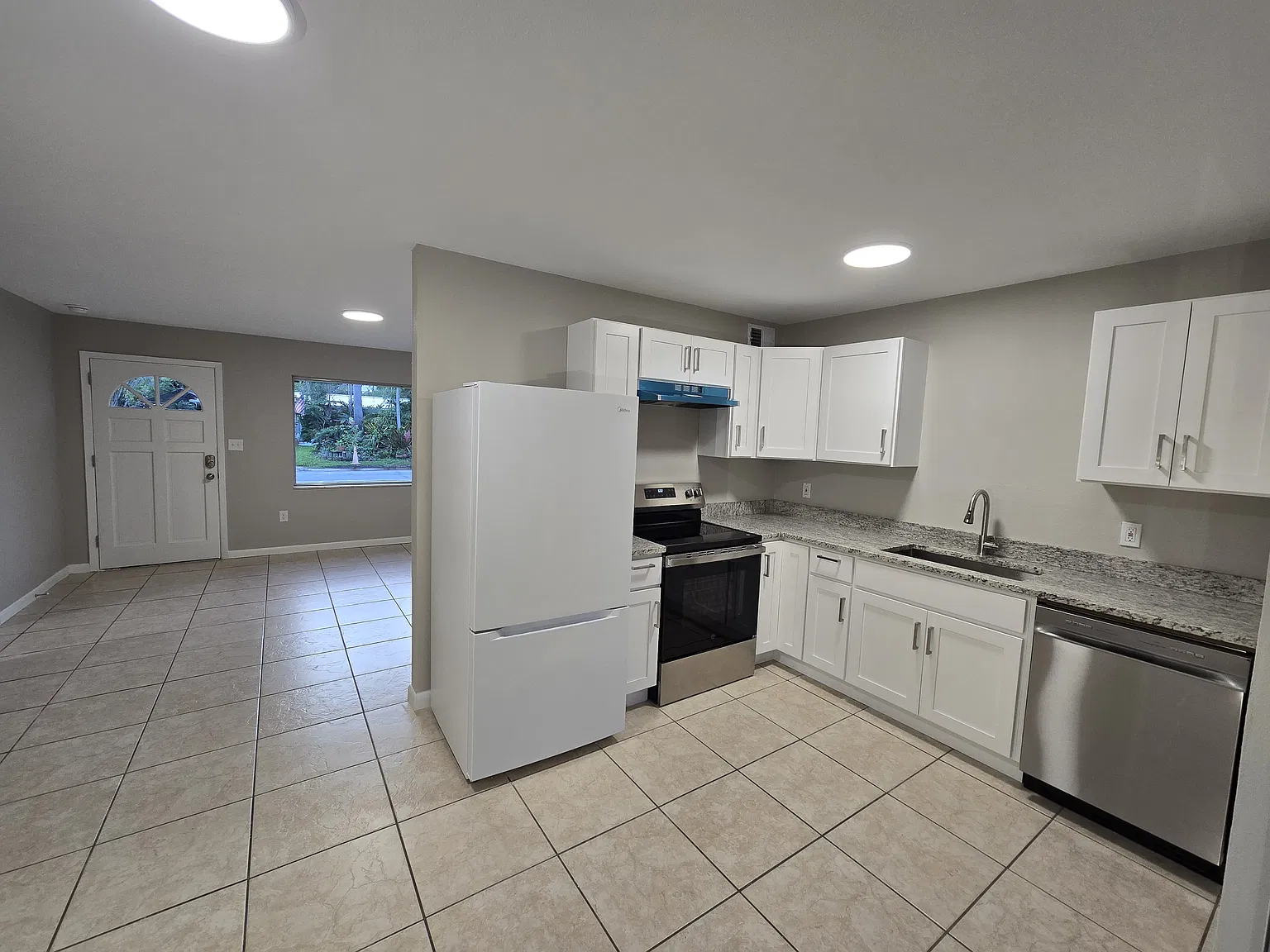 4 bed, 1600 sqft, $2,399 — Photo 4