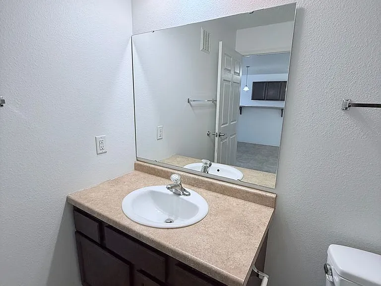 Old Orchard Apartments — Photo 37