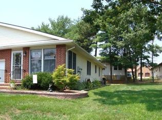 20 Laguna Dr, Magnolia, NJ 08049