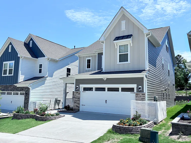 2033 Florine Dr — Photo 38