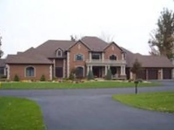 8382 Wallinwood Springs Dr, Jenison, MI 49428