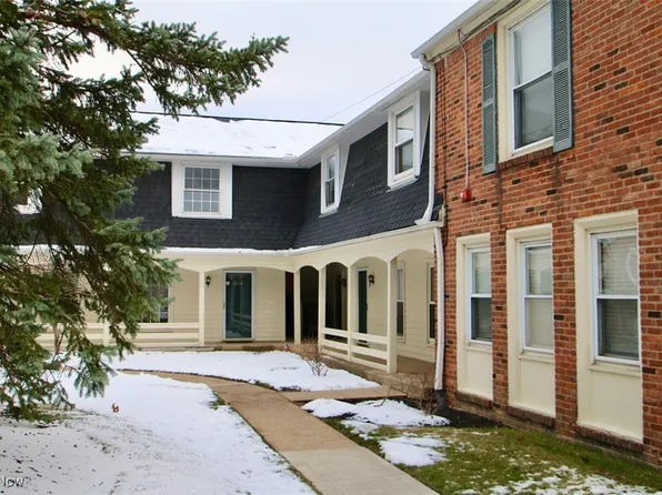 2114 Cottingham Dr, Lyndhurst, OH 44124