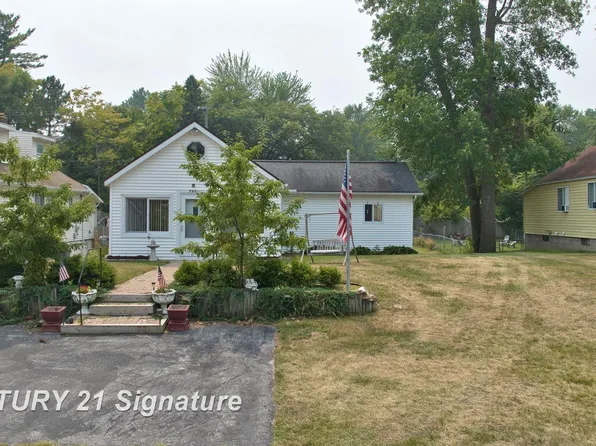 728 Bay Rd, Bay City, MI 48706
