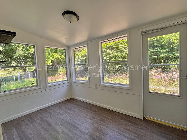 217 Wallace Ave — Photo 12