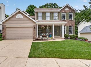 1342 Oak Borough Dr, Ballwin, MO 63021