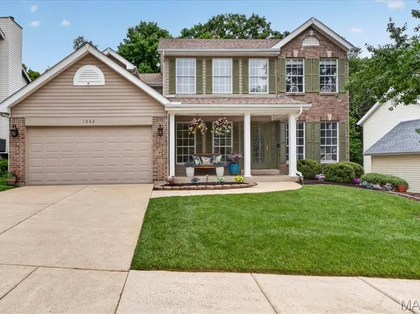 1342 Oak Borough Dr, Ballwin, MO 63021