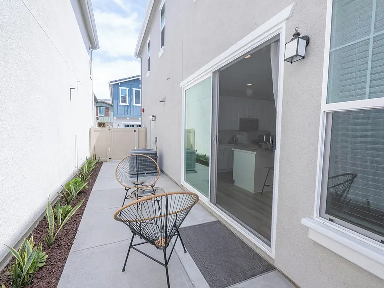 2615 Babaco St — Photo 27