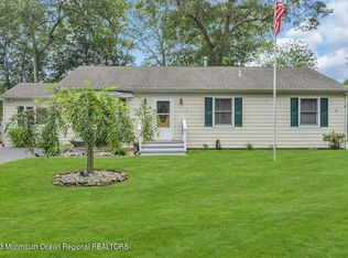 20 Woodland Rd, Bayville, NJ 08721