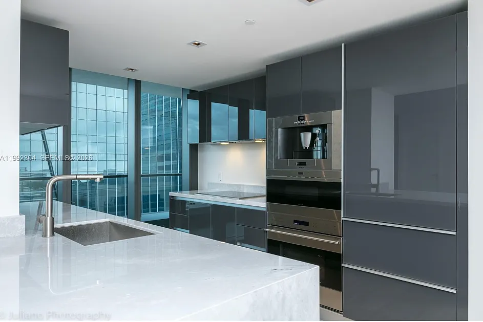 Building Photo - 1451 Brickell Ave #905