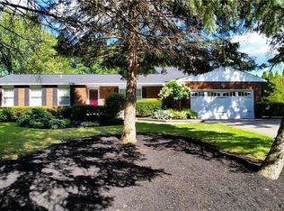 7 Rolling Hills Dr, Orchard Park, NY 14127