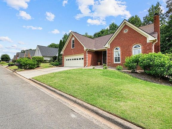 4th image of 300 Shelli Ln