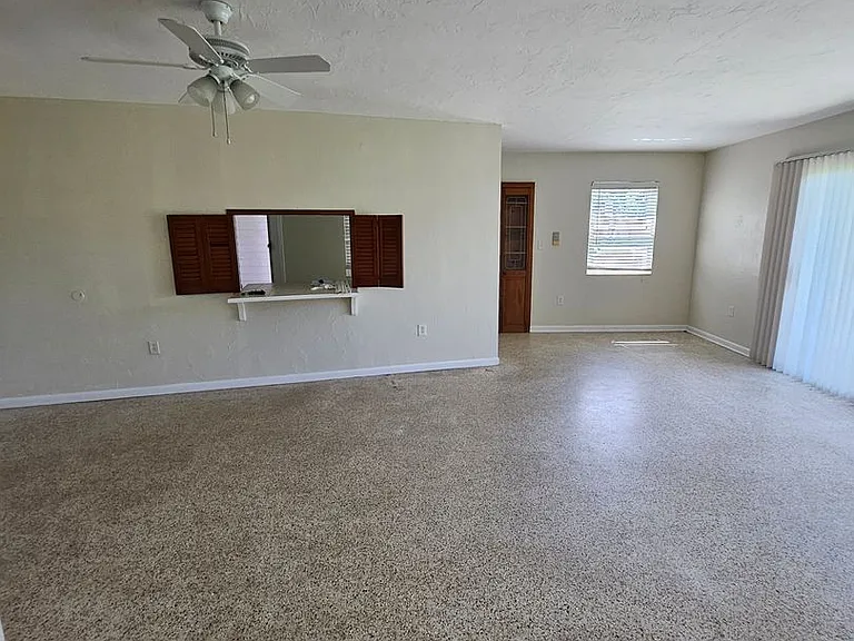 2433 Deedra St — Photo 13