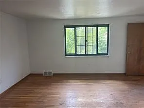 218 Bronx Ave #1 — Photo 5