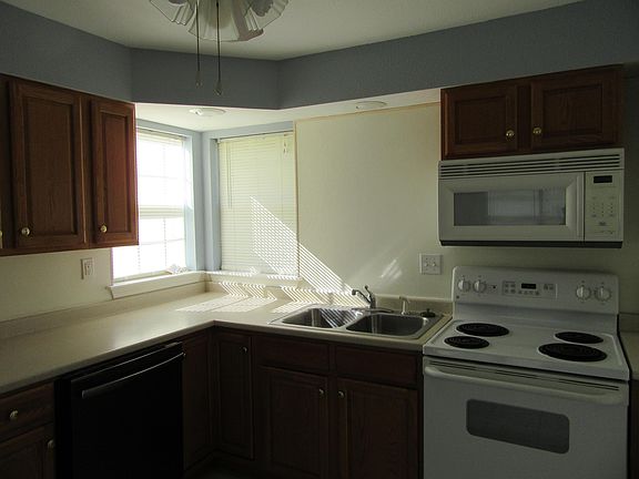 4th image of 23 Rock Springs Dr