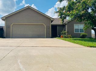 3407 SE Golden Ave, Topeka, KS 66605