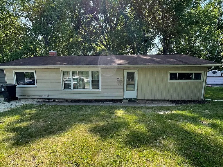 2914 Bainbridge St — Photo 1