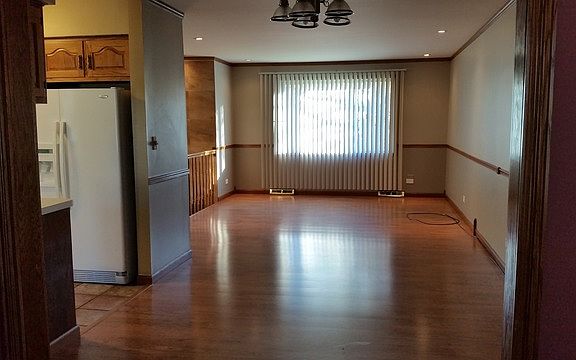 3rd image of 147 N Prairie Ave