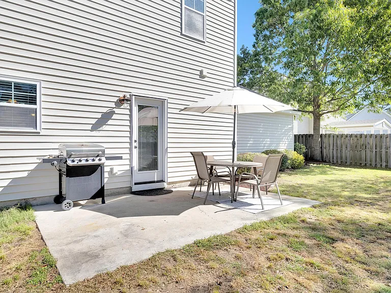 302 Huxton Ct — Photo 25