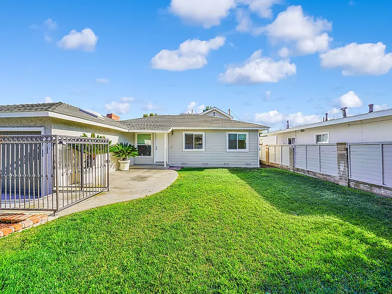 2476 Elden Ave — Photo 19