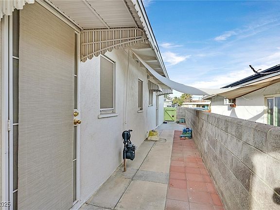 4th image of 1704 Hassett Ave