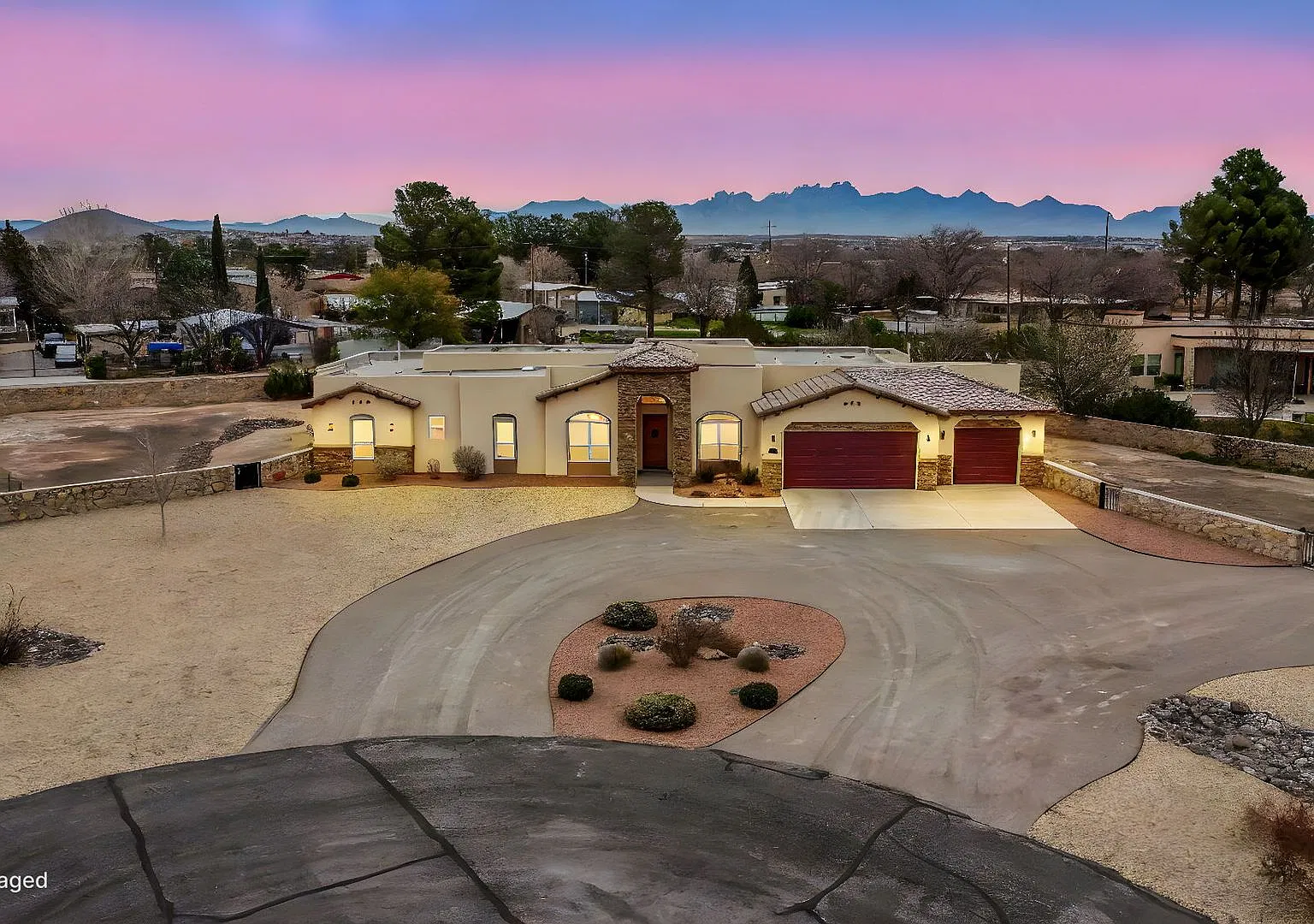 Charming Cactus Wren Home with Comfortable Living — Photo 1