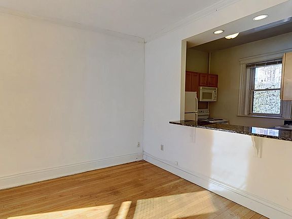 3rd image of 109 Queensberry St #1N