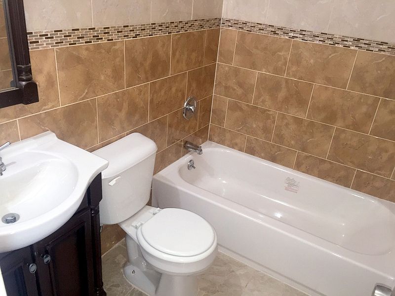 2nd image of 818 Pine St #2