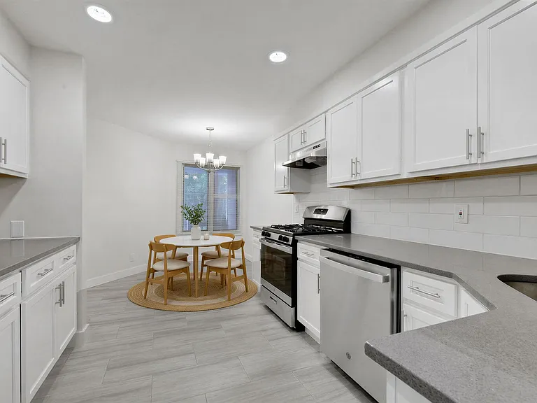 35 Reagan Way — Photo 28