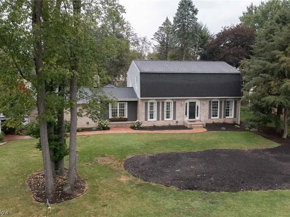 1471 Stonington Rd NW, North Canton, OH 44720