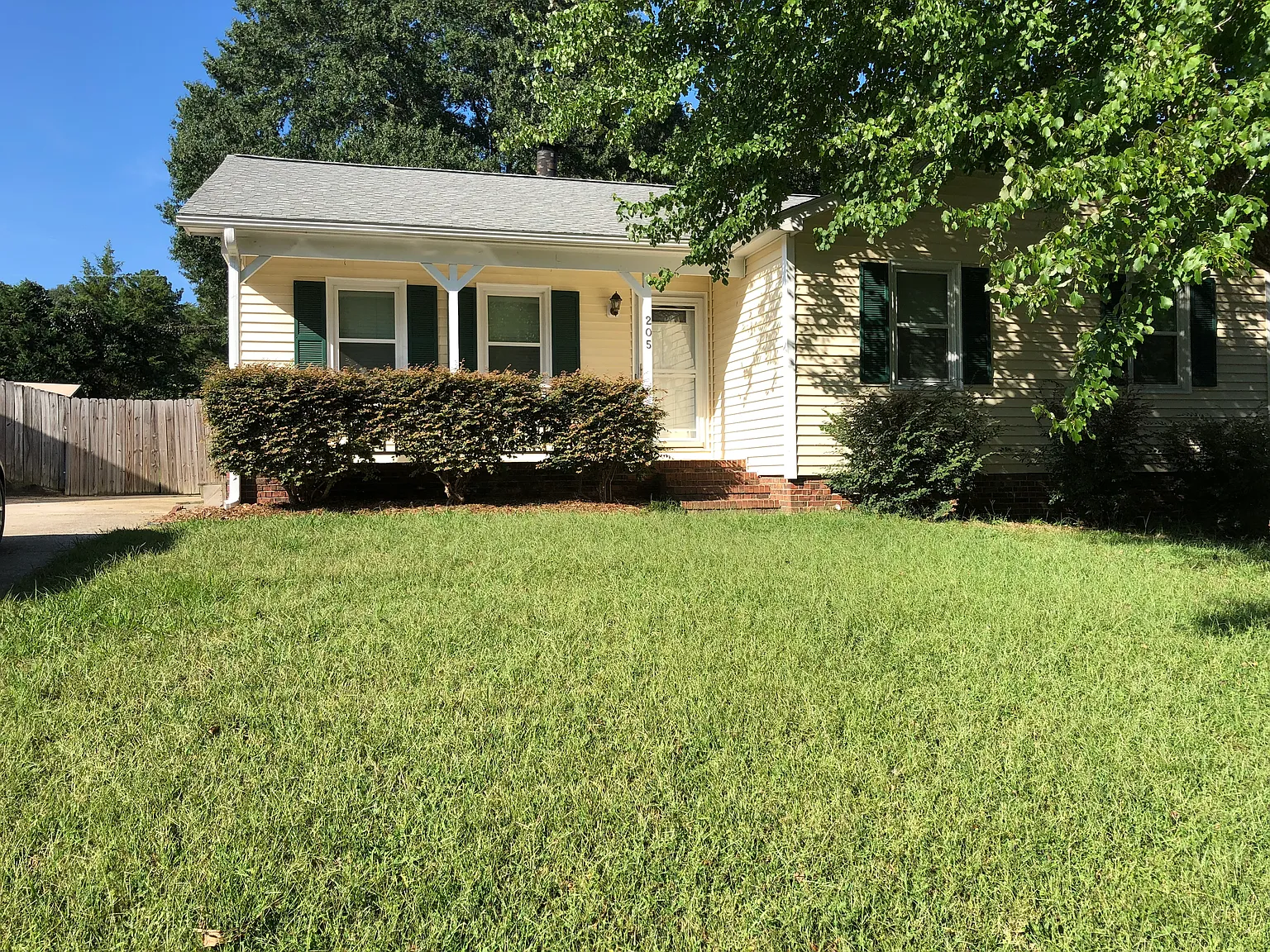 3 bed, 1350 sqft, $1,900 — Photo 1