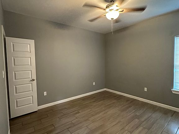 5th image of 3416 Sahara Dr APT 2