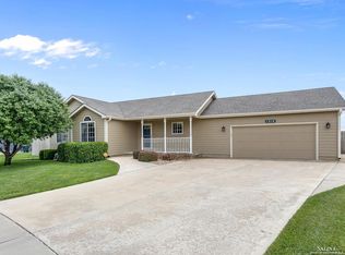1214 Lakeview Dr, Salina, KS 67401