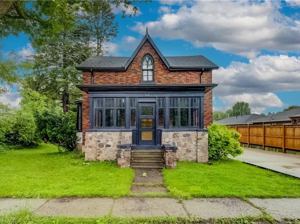 110 Brock St, Minto, ON N0G 1Z0
