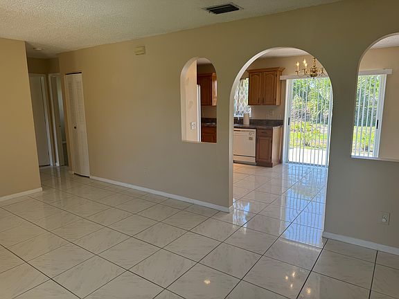 5th image of 136 Aldea Dr
