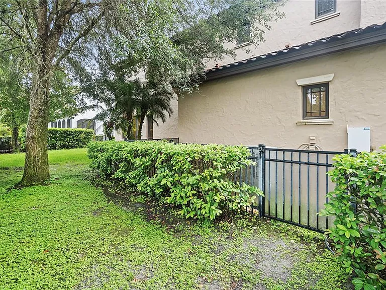 9841 Covent Garden Dr — Photo 46