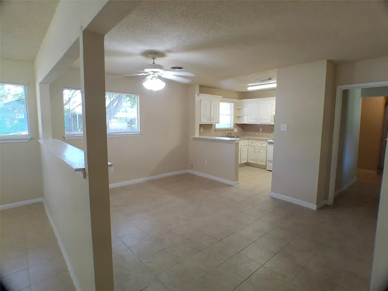 1301 Glenmore Dr — Photo 10