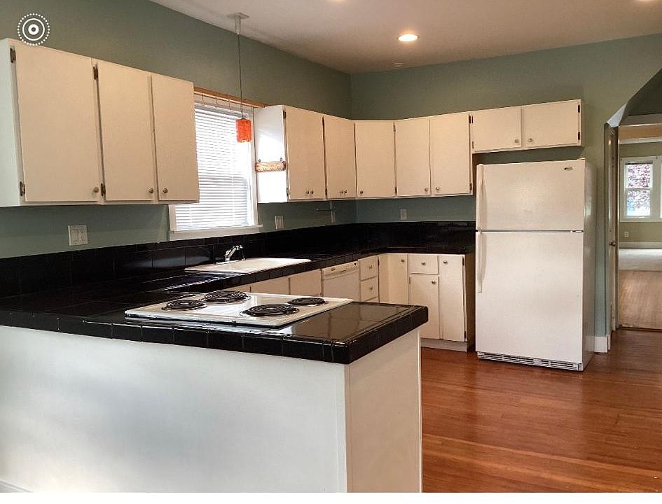 2nd image of 3301 SE 16th Ave