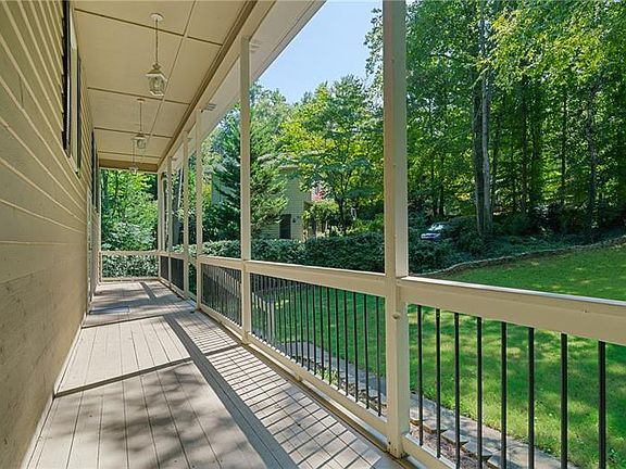3rd image of 909 Audrey Dr