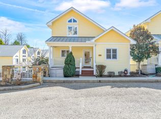 109 W Deer Village Ln, La Follette, TN 37766