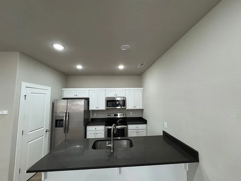 275 N Hunter St — Photo 27