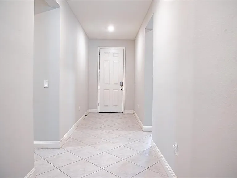 10452 Laguna Plains Dr — Photo 2