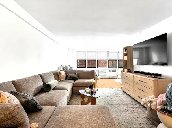 241 E 76th St APT 2B, New York, NY 10021