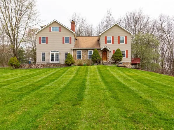 69 Peach Road, Poughkeepsie, NY 12601